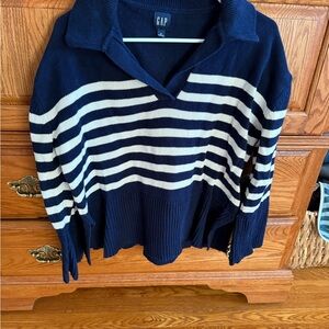 GAP Women's V-Neck Sweater in Navy and White Stripes